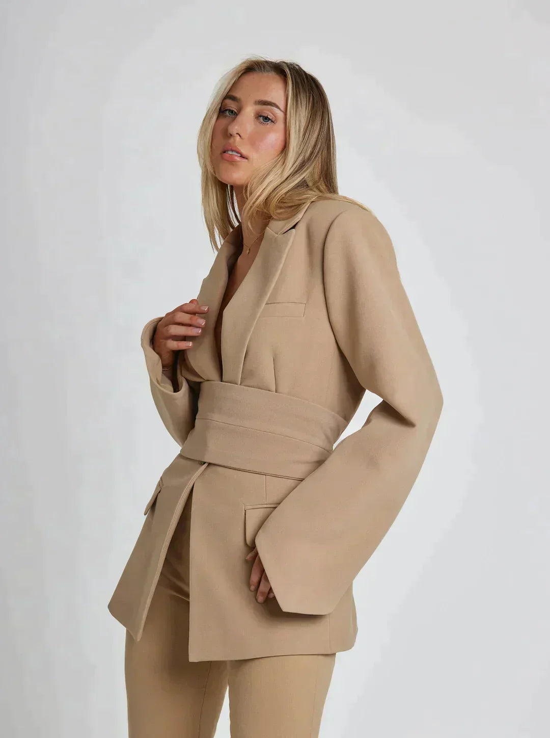 Fenna - Stijlvolle blazer met ceintuur voor dames