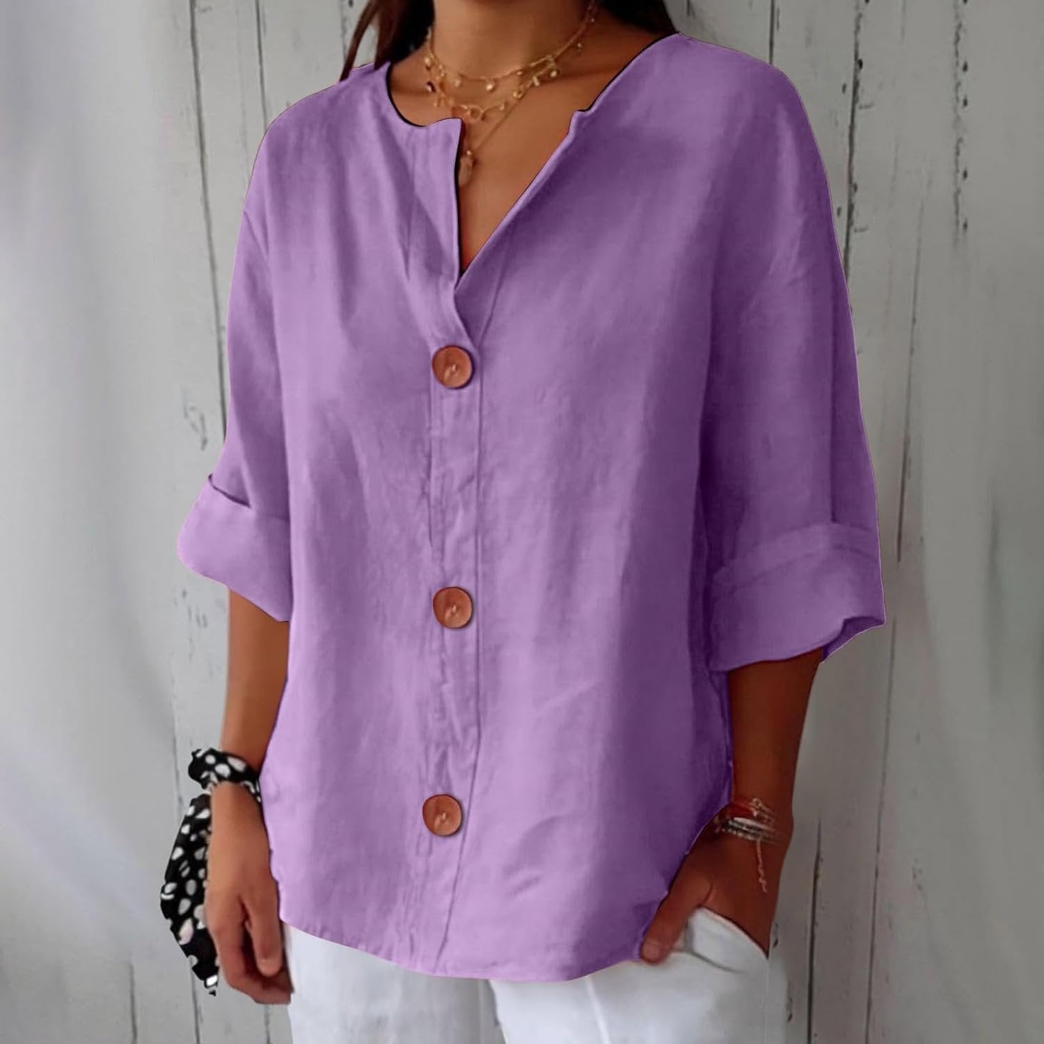 Jolien - Casual shirt met v-hals en terracotta knopen voor dames Side