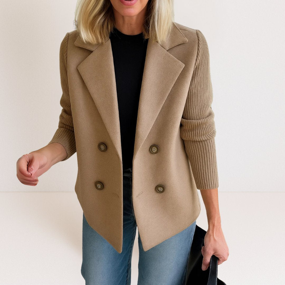 Vera - Casual blazer met contrasterende gebreide mouwen voor dames Hero