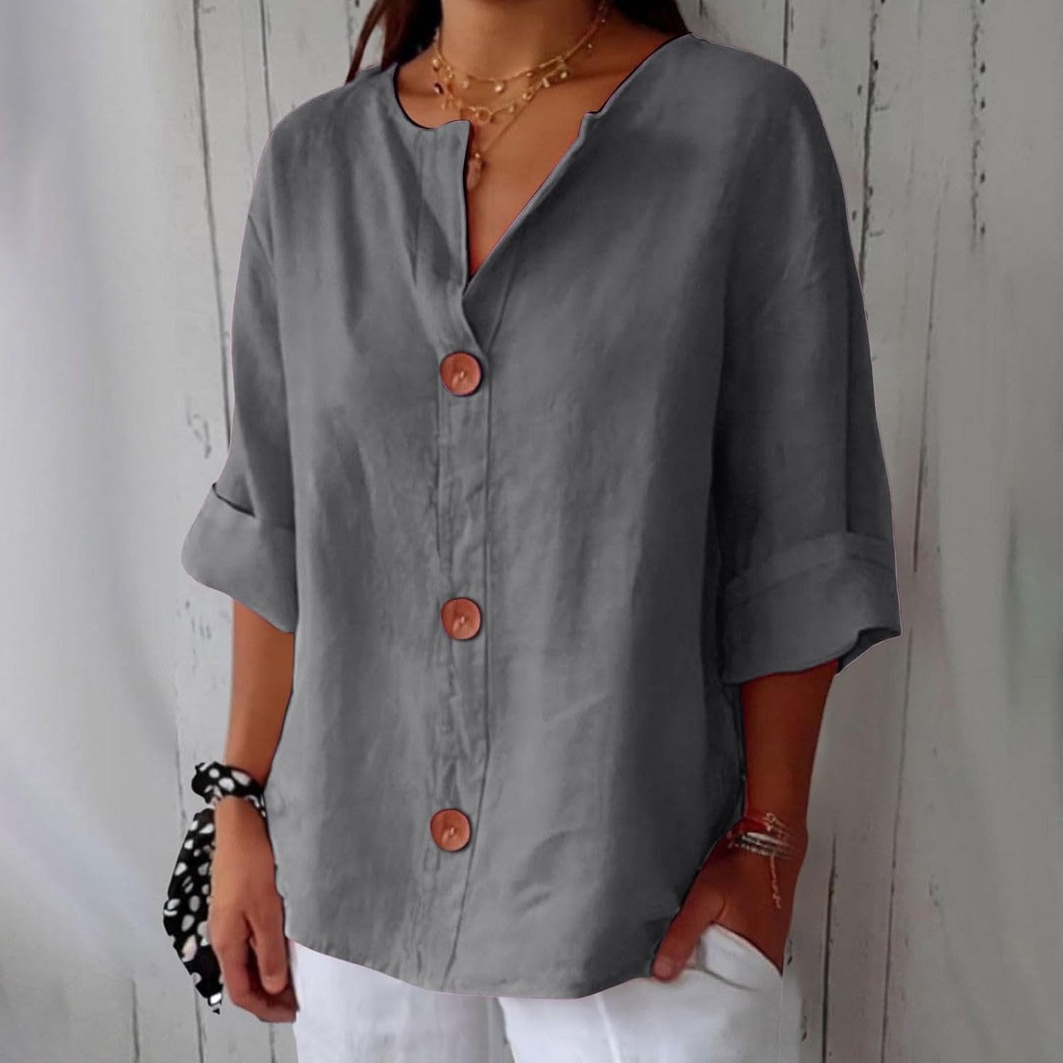 Jolien - Casual shirt met v-hals en terracotta knopen voor dames Alternate