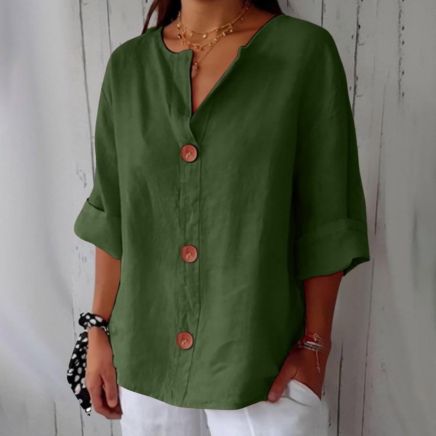 Jolien - Casual shirt met v-hals en terracotta knopen voor dames Full