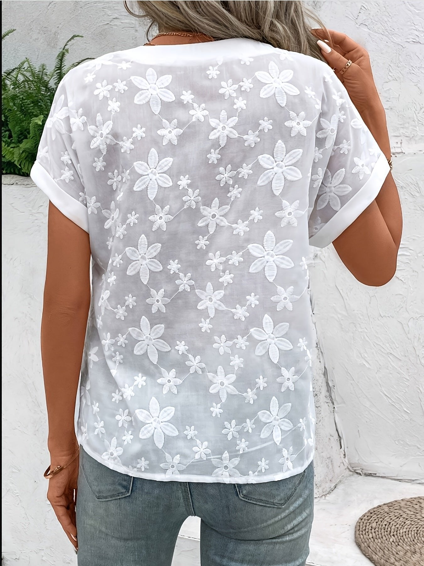 Jolien - Elegante bloemenblouse met v-hals voor dames Detail