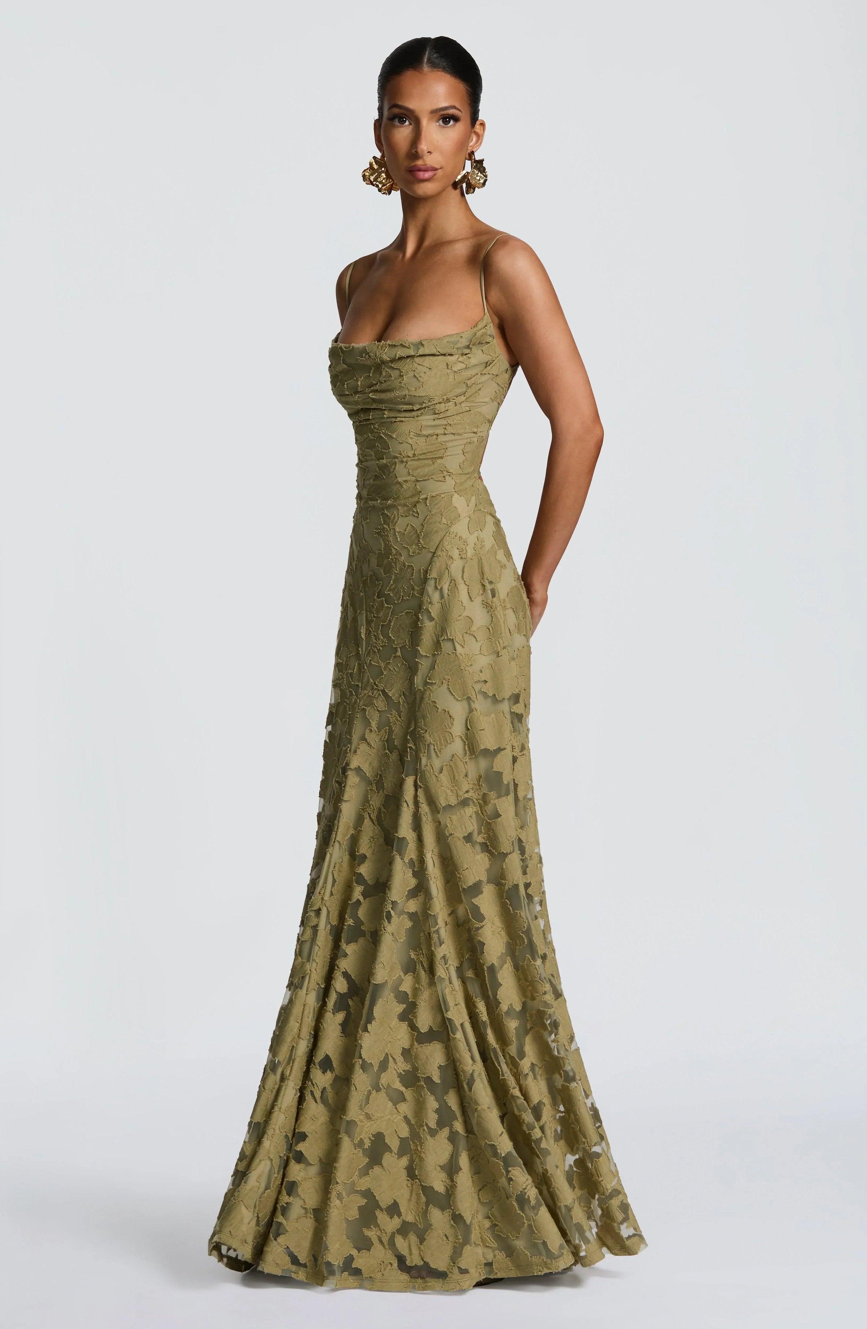 Maren - Elegante maxi jurk met open rug voor dames Close Up