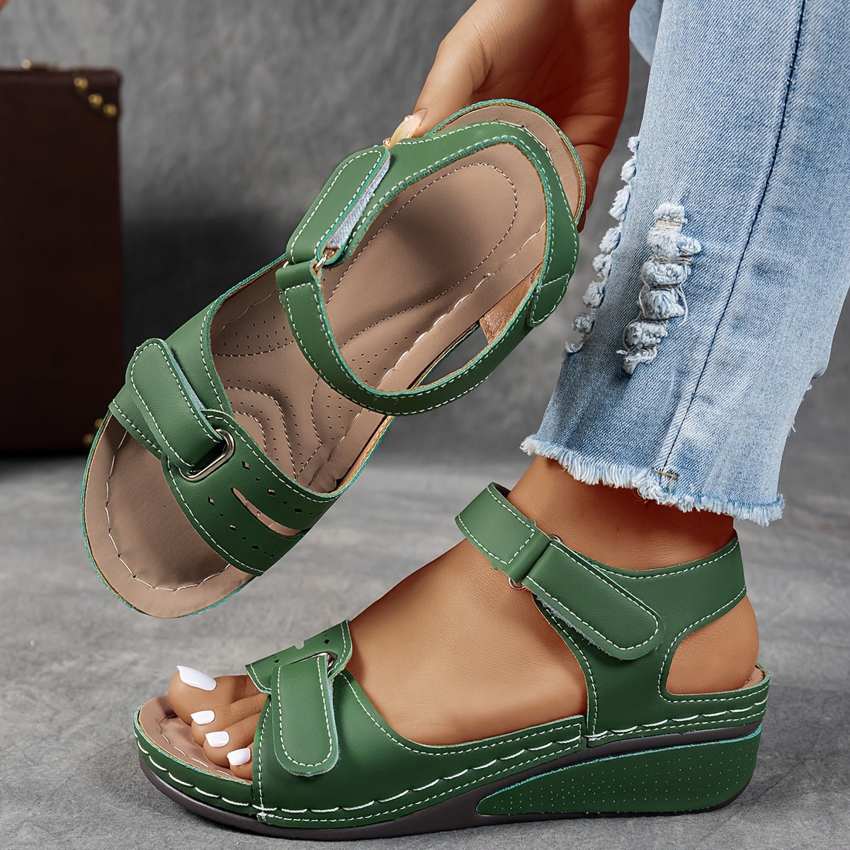 Maren - Ondersteunende ergonomische sandalen met klittenband voor dames Close Up