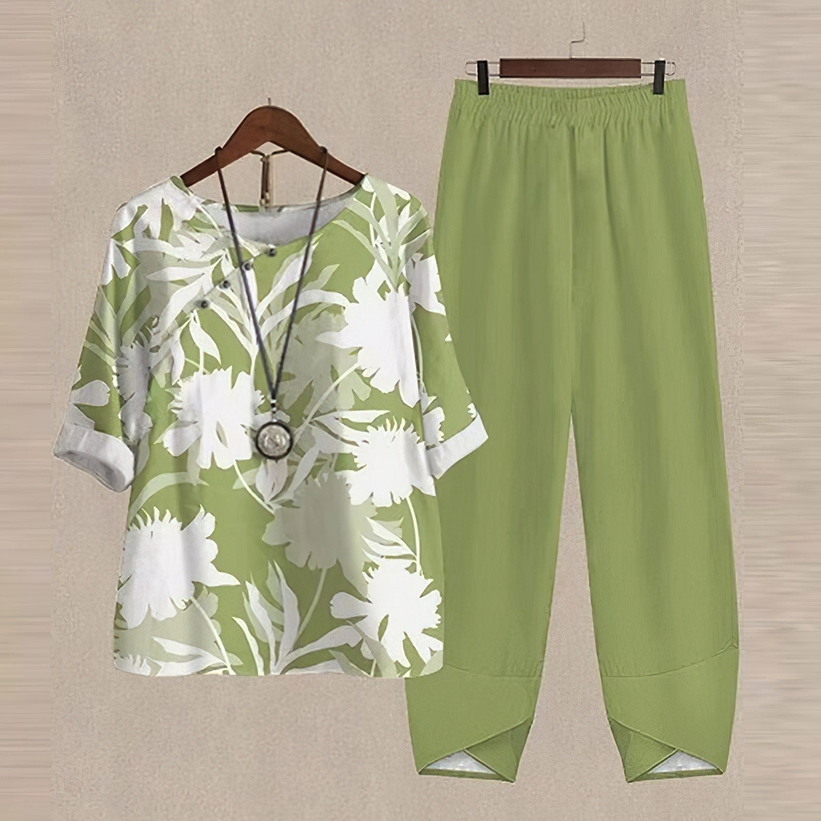Roos - Stijlvolle zomerset met bloemenprint voor dames Front