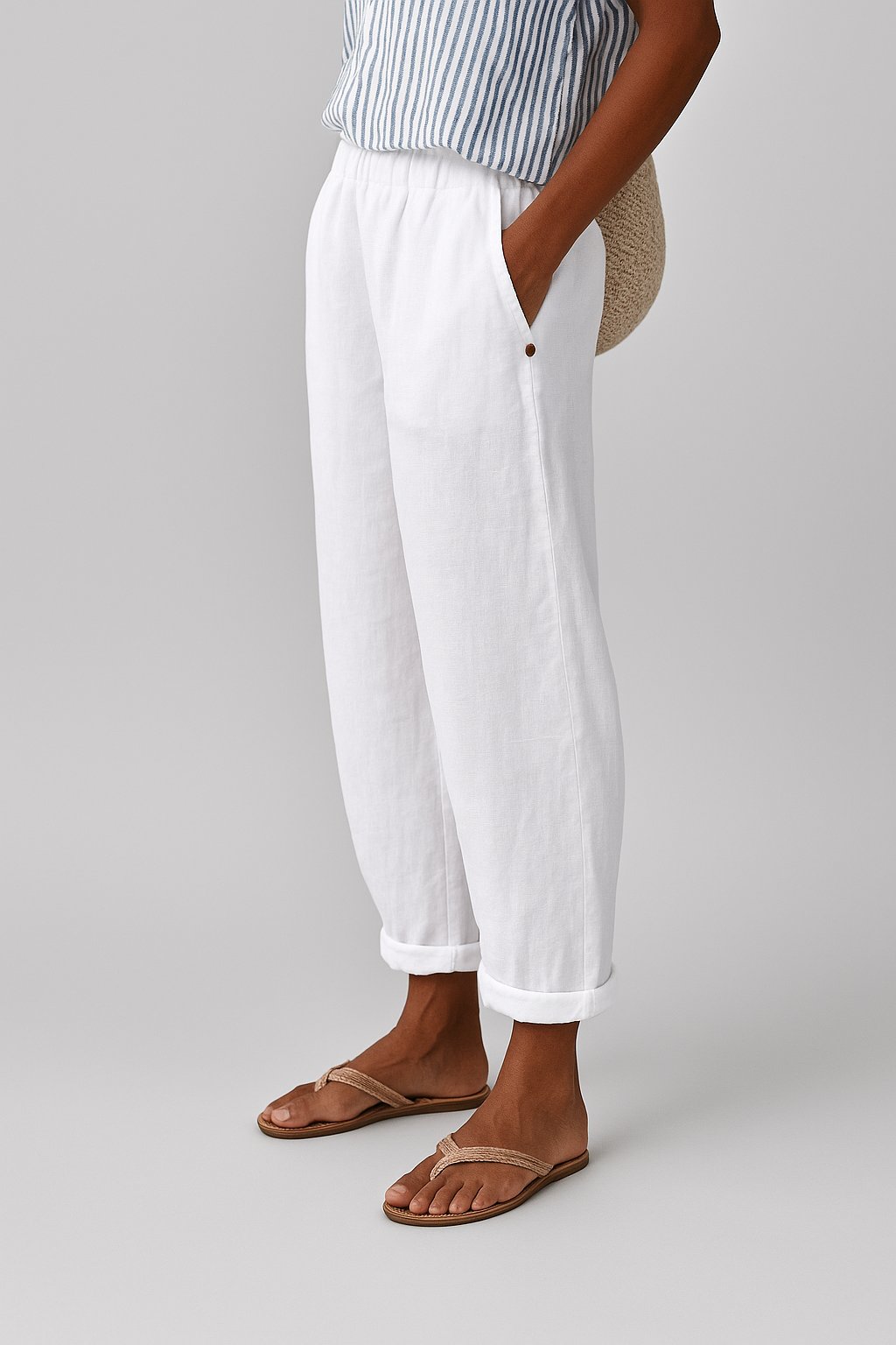 Tessa - Stijlvolle linnen tapered broek met sierknopen voor dames Lifestyle